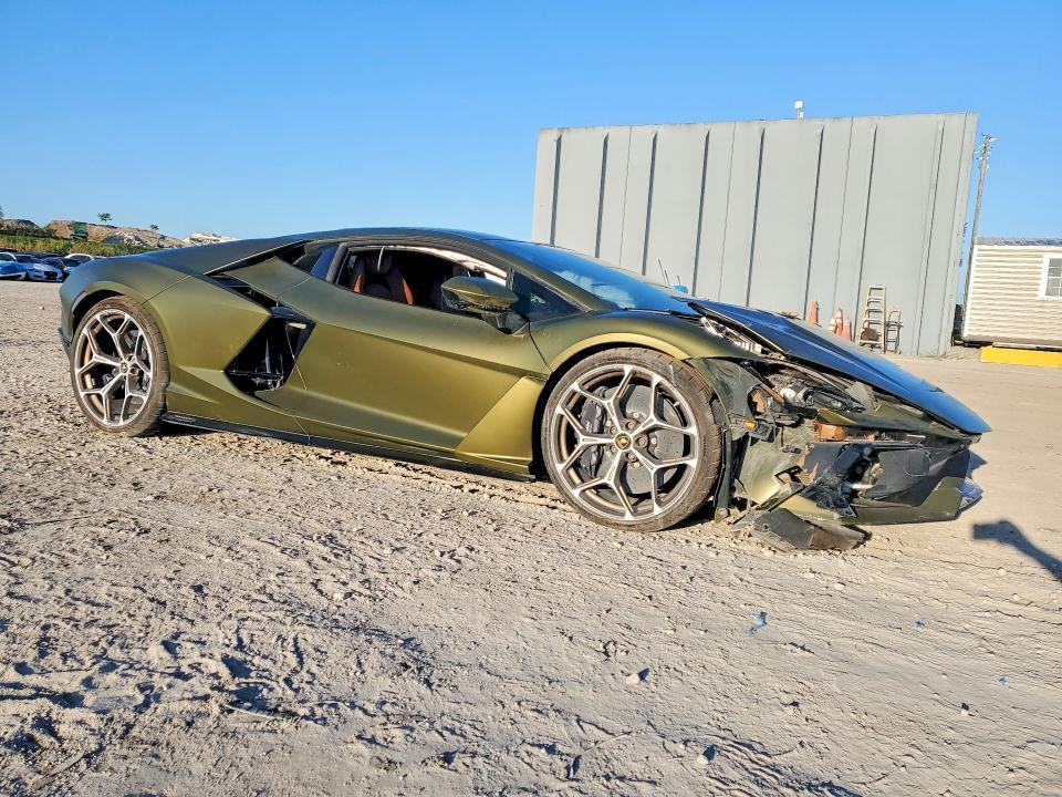 2025 Lamborghini Revuelto