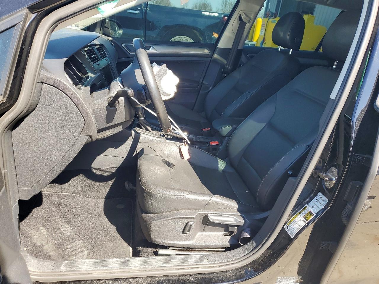 2016 Volkswagen Golf s