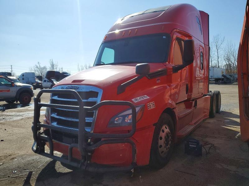 2019 Freightliner Cascadia 126