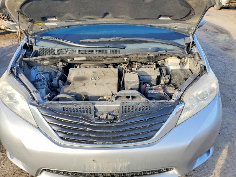 2012 Toyota Sienna le 7-passenger