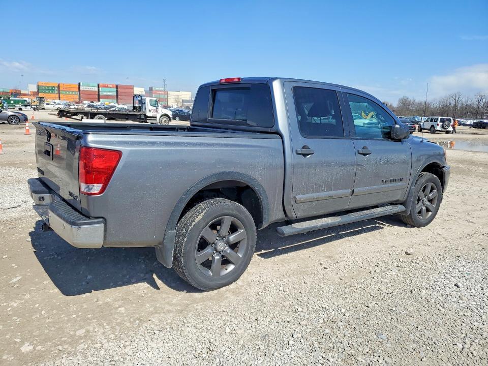 2015 Nissan Titan SV