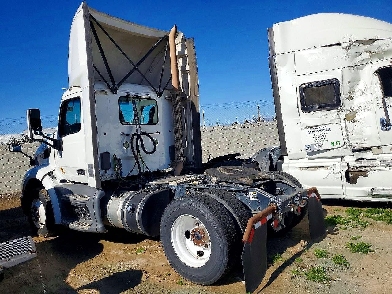 2017 Peterbilt 579-Semi Truck