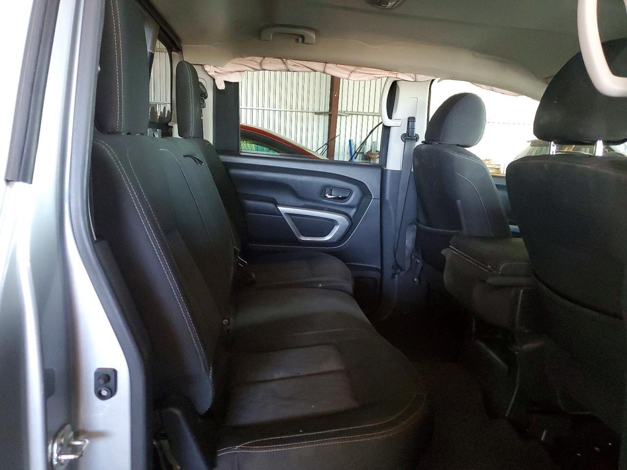 2017 Nissan Titan SV