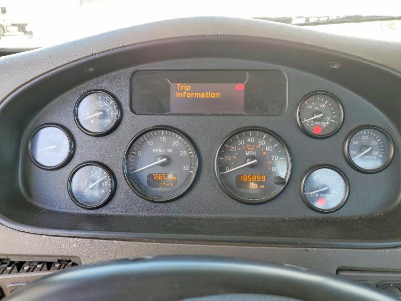 2016 Peterbilt 382 Semi Truck