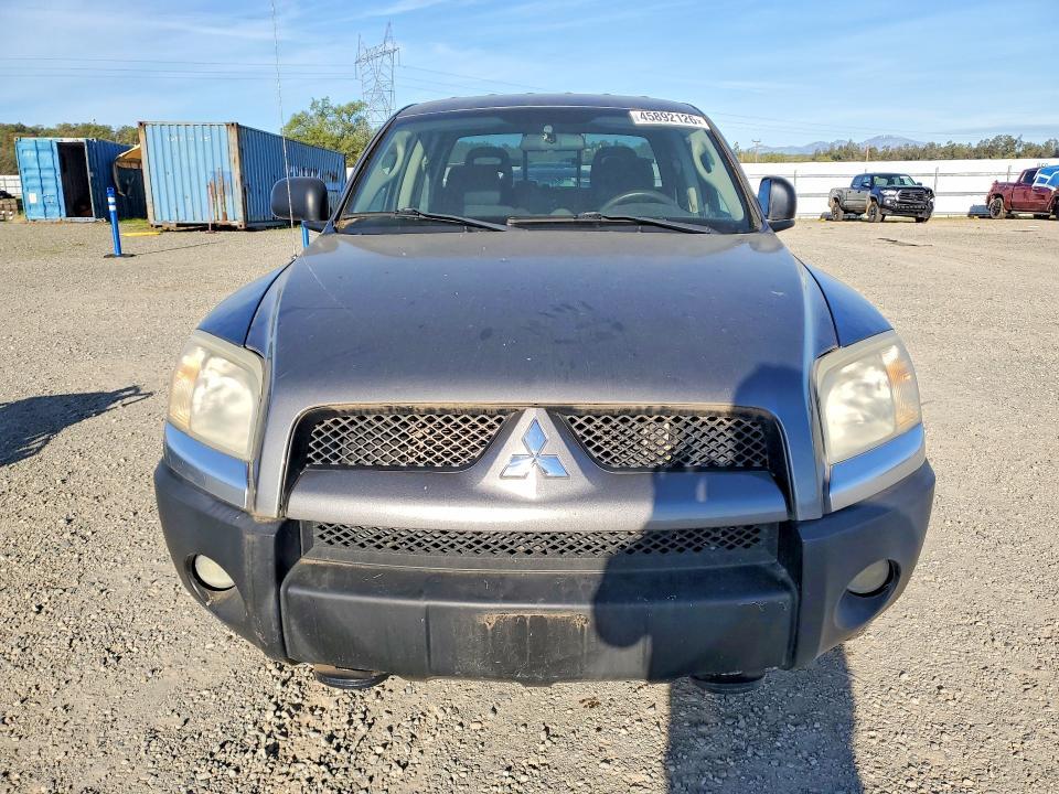 2006 Mitsubishi Raider Durocross