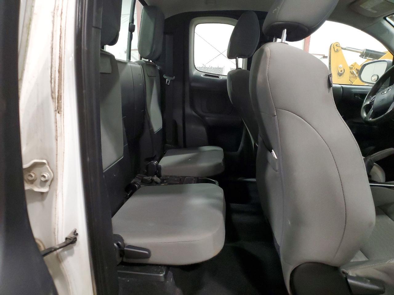 2016 Toyota Tacoma SR