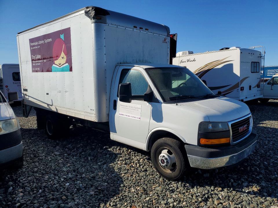 2014 GMC Savana box Truck