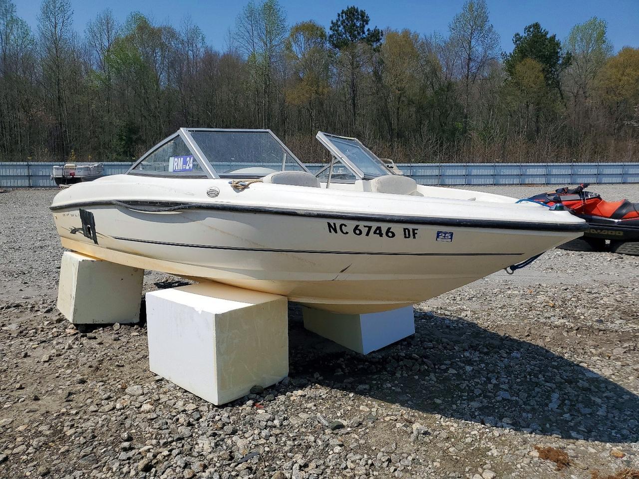 2005 Bayliner Capri-Boat