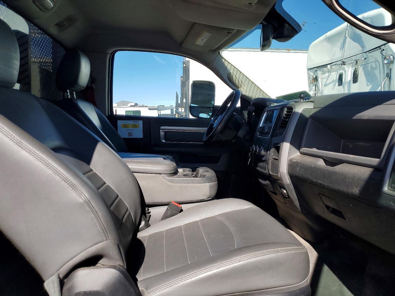 2015 Dodge RAM 5500 Flatbed Truck