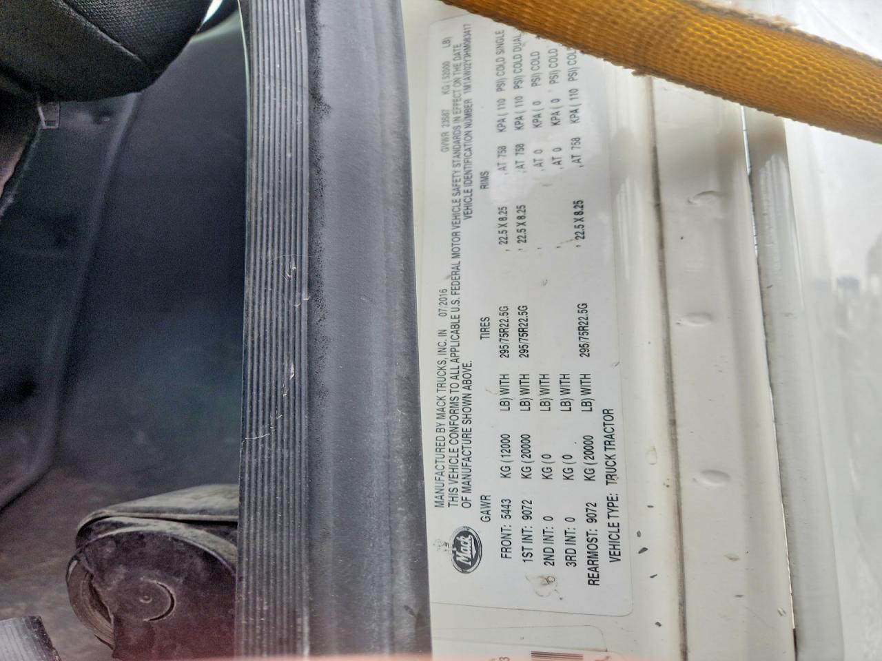 2017 Mack CXU613 Semi Truck