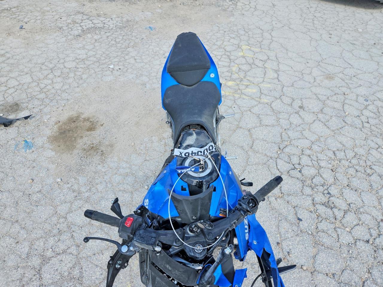2025 Suzuki GSX800 F