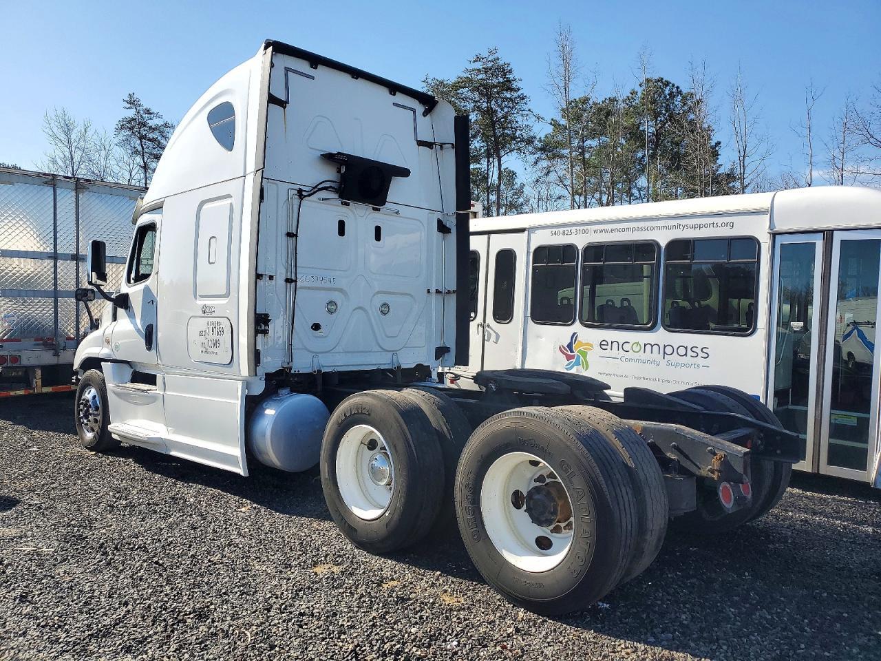 2018 Freigliner 2018 Freightliner Cascadia 125 Semi Truck