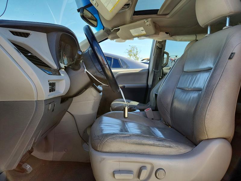 2015 Toyota Sienna xle 8-passenger