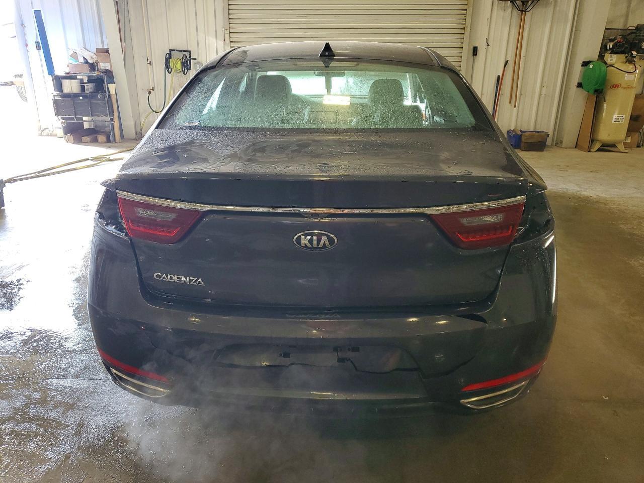 2017 KIA Cadenza Premium