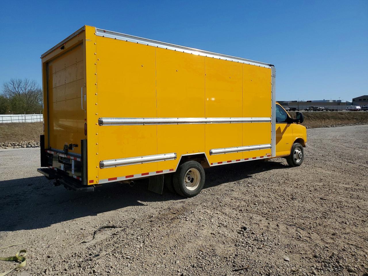 2022 GMC Savana BOX Truck