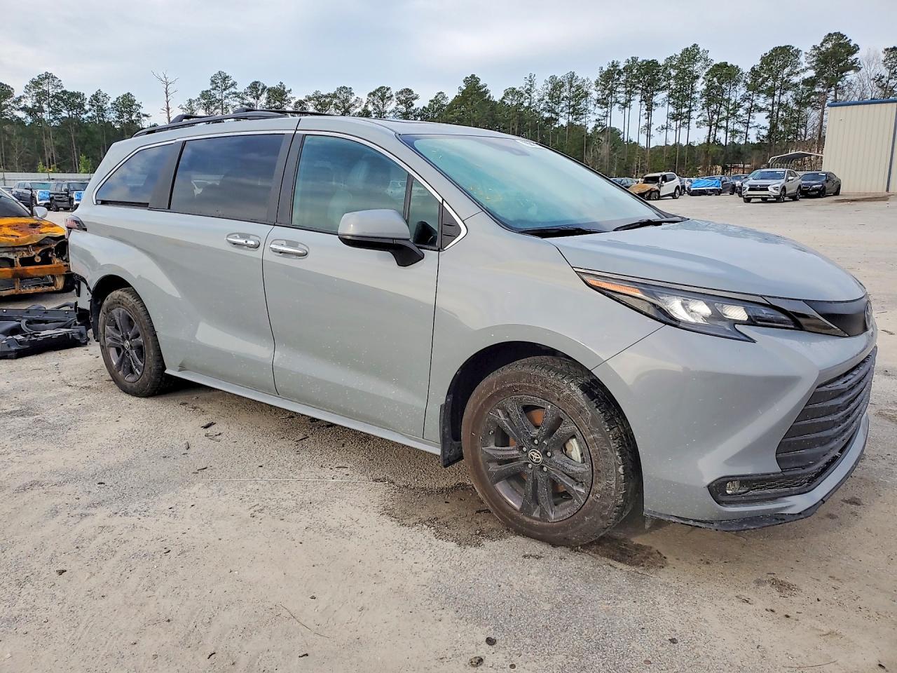 2024 Toyota Sienna Woodland Edition