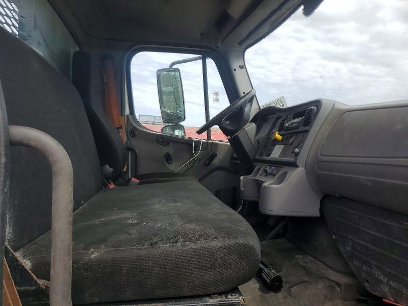 2017 Freigliner 2017 Freightliner Business Class M2 Flatbed Truck