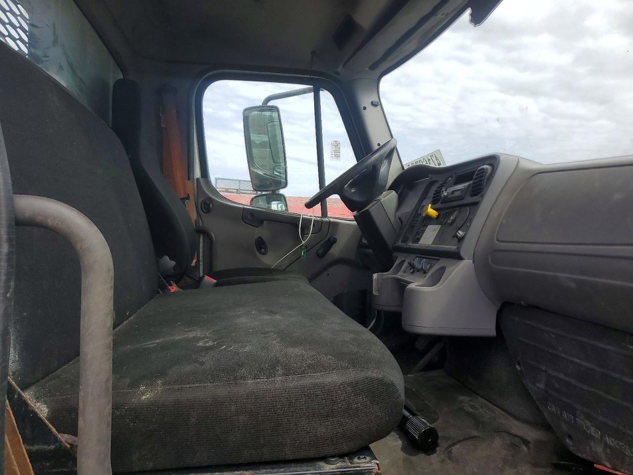 2017 Freigliner 2017 Freightliner Business Class M2 Flatbed Truck