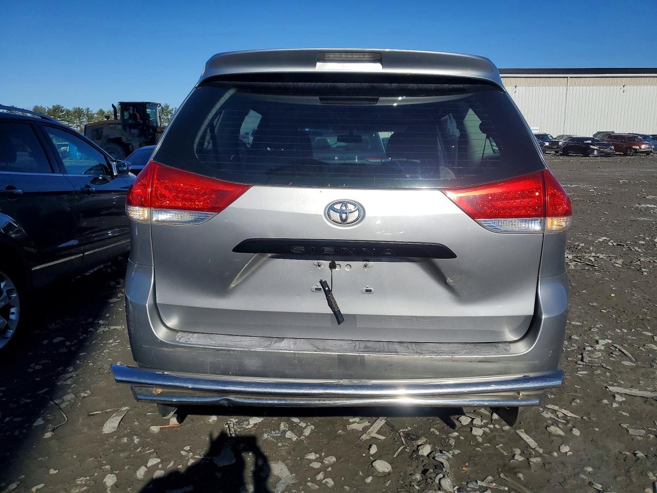 2014 Toyota Sienna l 7-passenger
