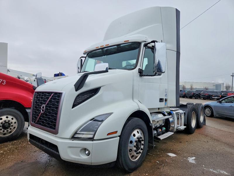 2020 Volv O VNR Semi Truck
