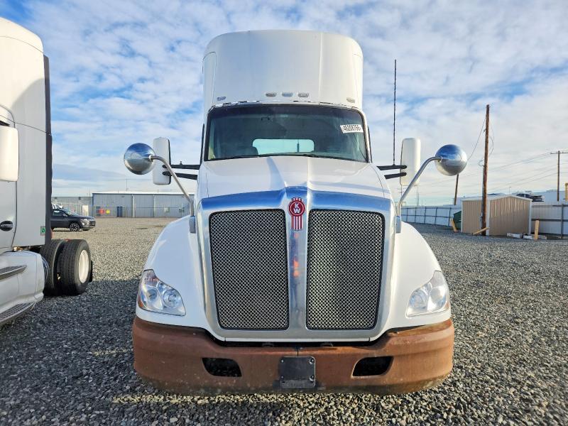 2014 Kenworth T680 Semi Truck