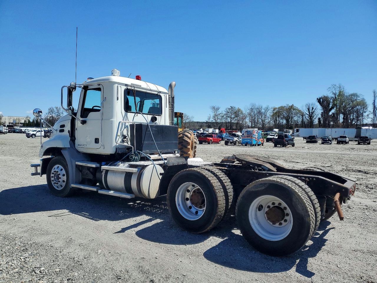 2015 Mack CXU613 Semi Truck