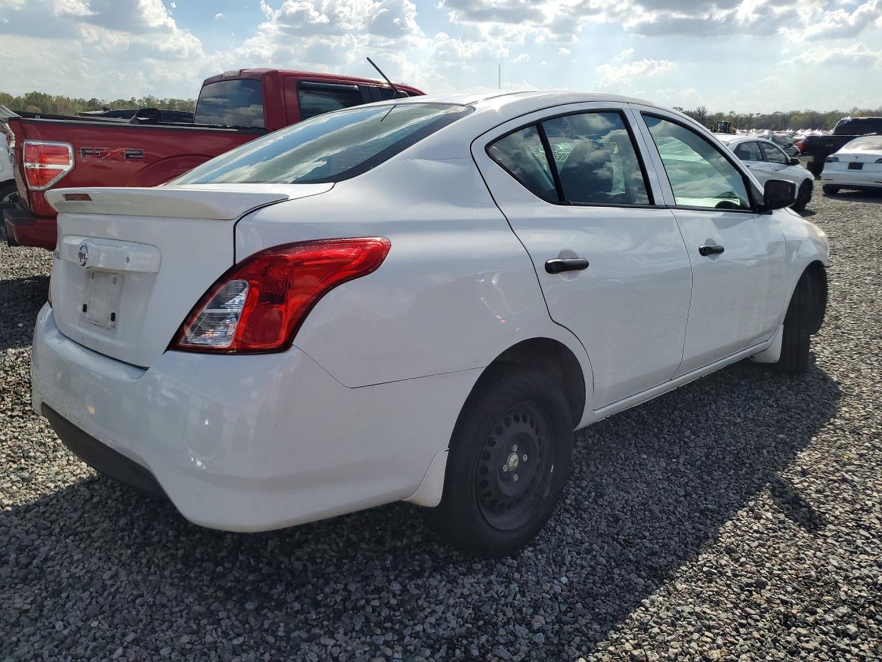 2018 Nissan Versa s Plus