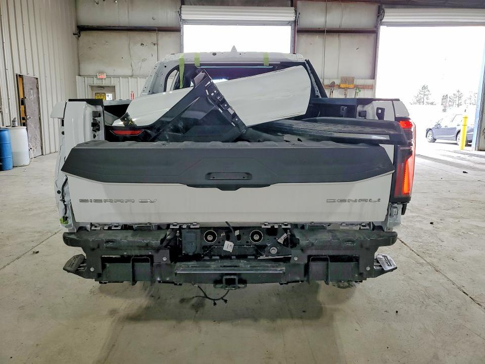 2025 GMC Sierra Denali