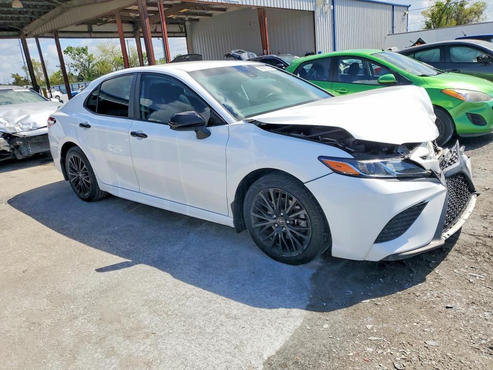 2020 Toyota Camry se Nightshade