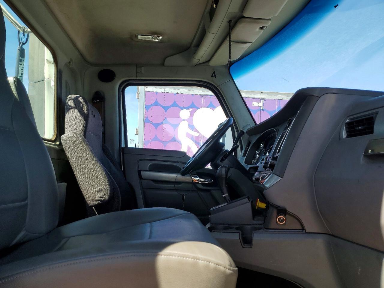 2016 Kenworth T680 Semi Truck