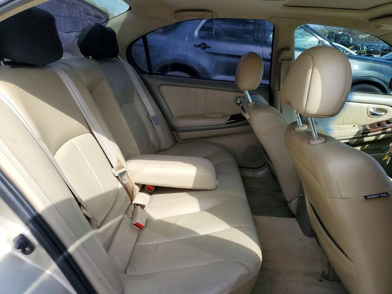 2001 Infiniti I30 Base