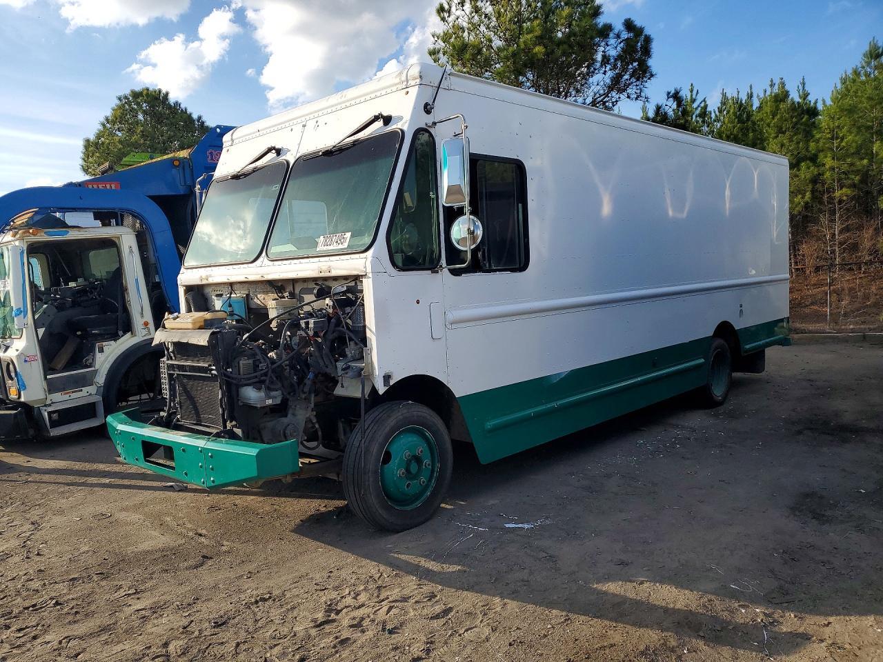 2017 Freigliner 2017 Freightliner MT45G Chassis Delivery Truck