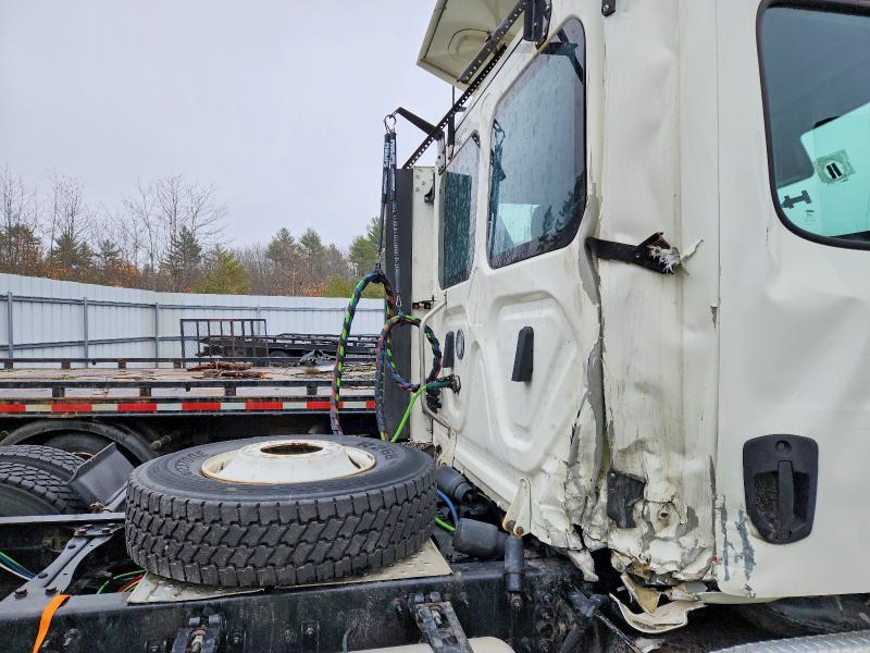 2022 Freightliner Cascadia 126 Semi Truck