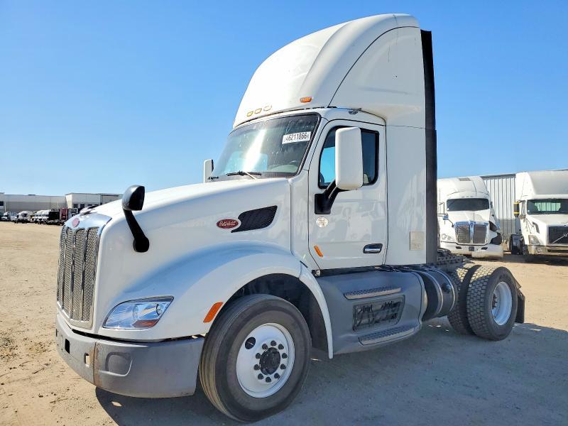 2017 Peterbilt 579-Semi Truck