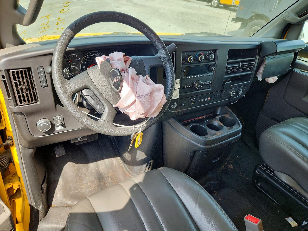 2022 GMC Savana BOX Truck