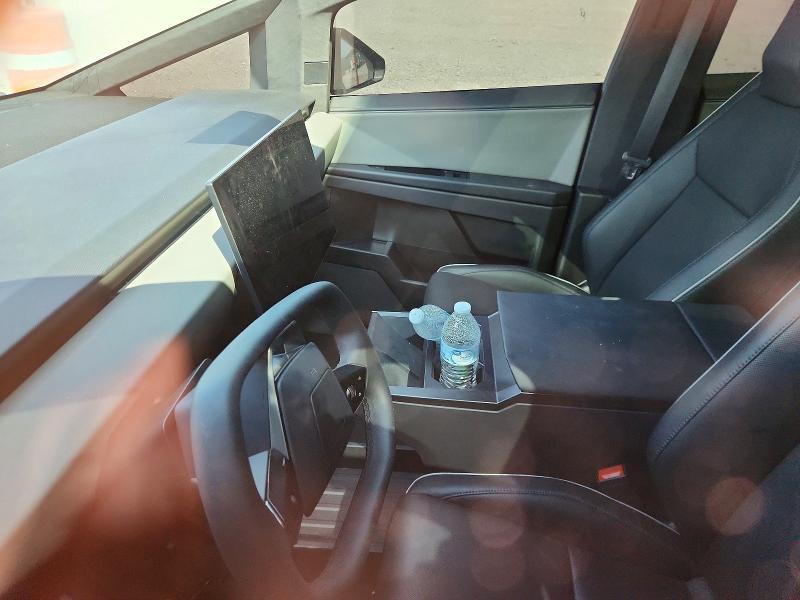 2025 Tesla Cybertruck