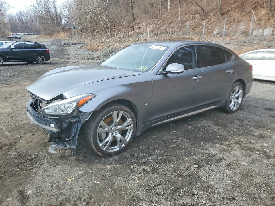 2017 Infiniti Q70 3.7