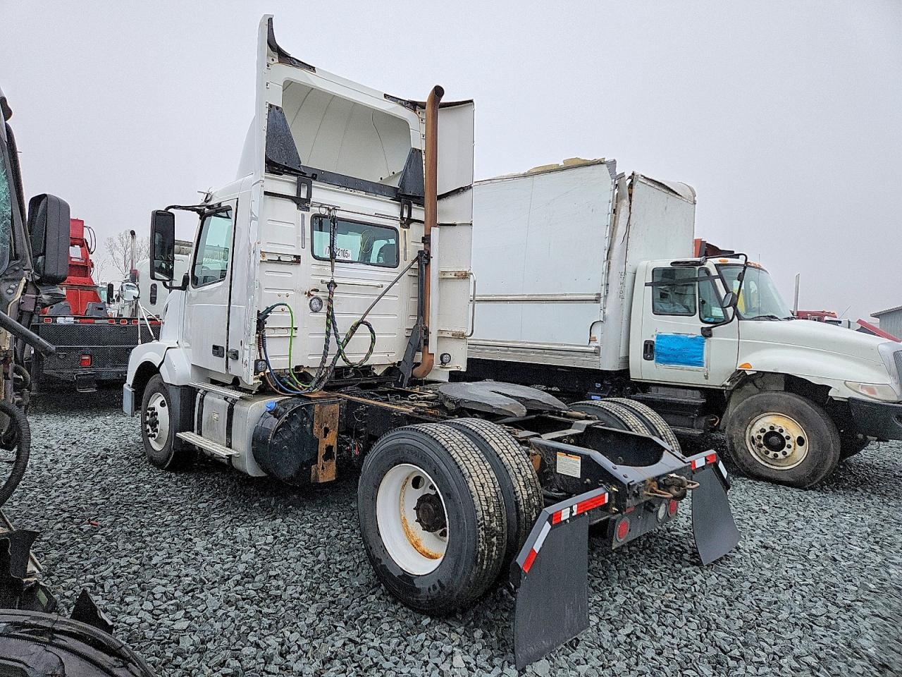 2017 Volvo VNL Semi Truck