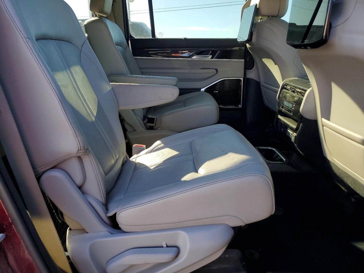 2022 Jeep Wagoneer