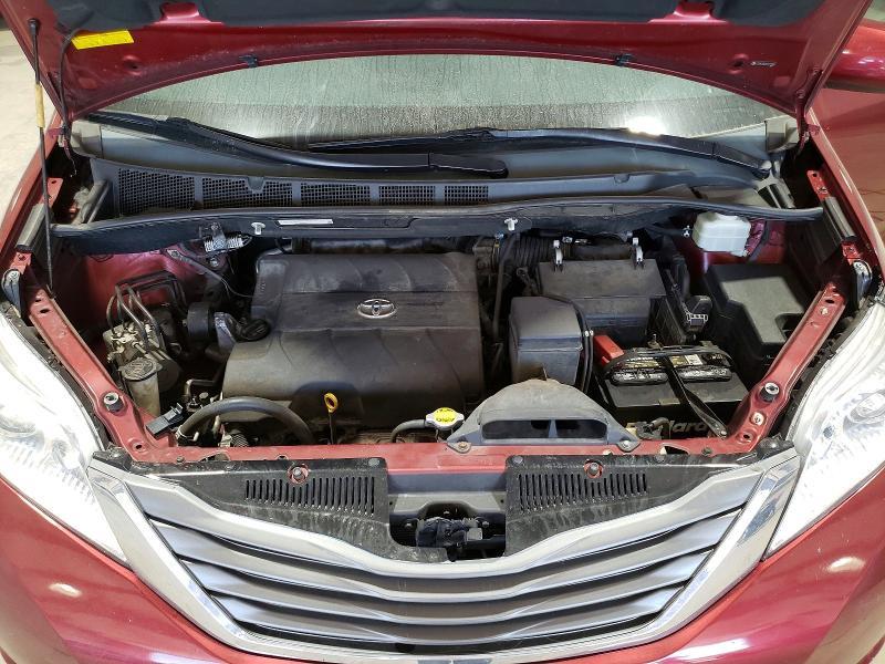 2012 Toyota Sienna xle 8-passenger