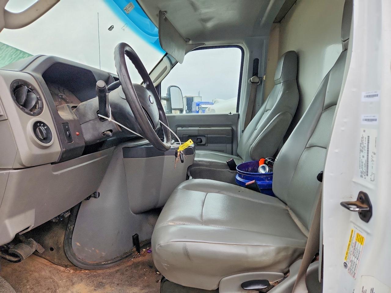 2016 Ford E350 Delivery Truck