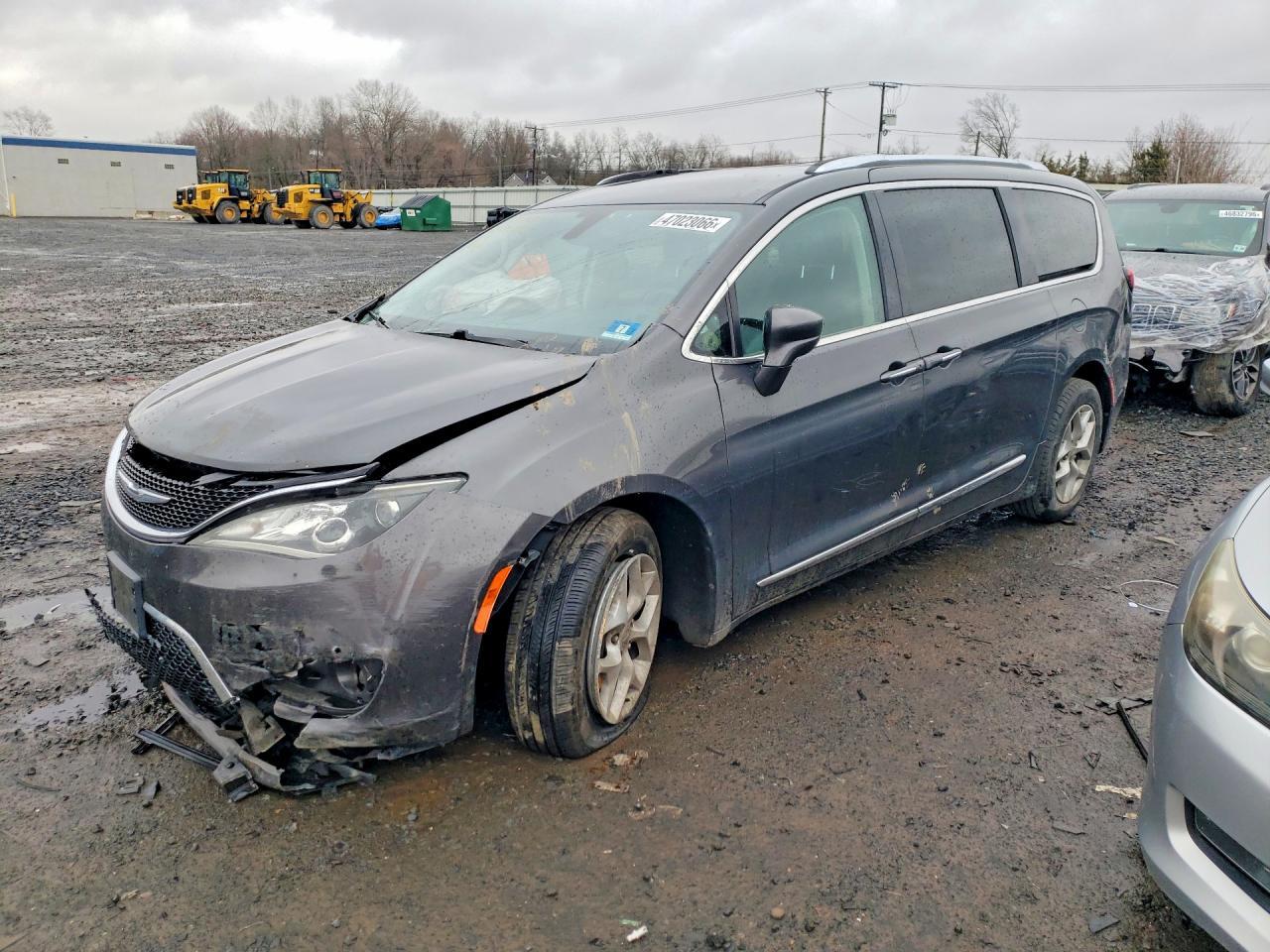 2017 Chrysler Pacifica Touring l Plus