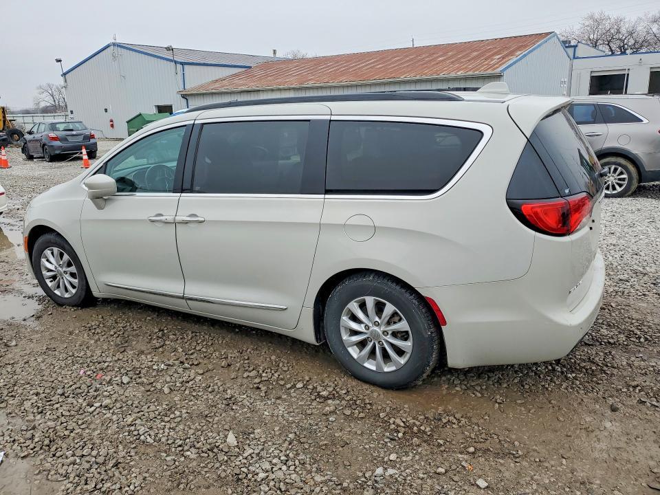 2017 Chrysler Pacifica Touring l