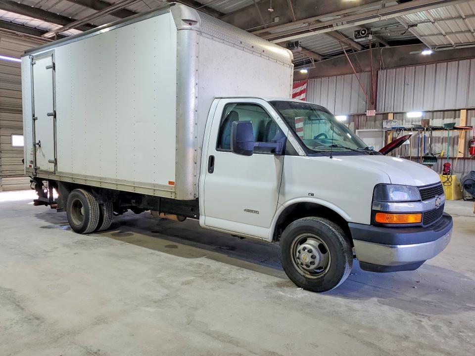 2017 Chev Express 4500 W/14' BOX