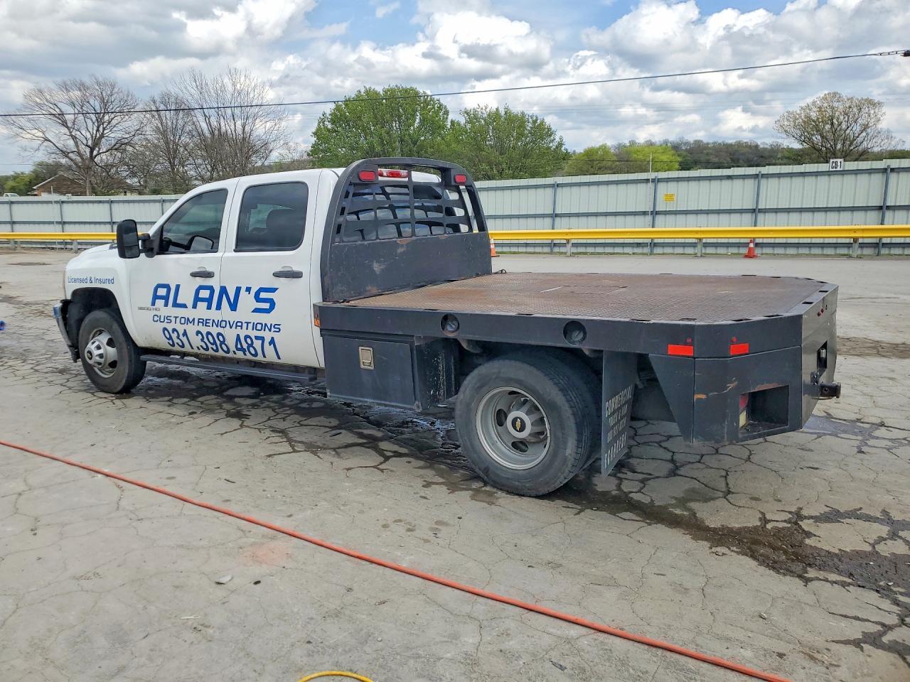 2014 Chevrolet Silverado Flatbed Truck