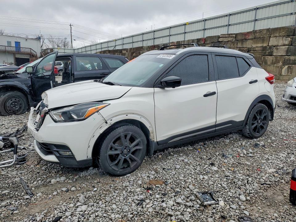 2020 Nissan Kicks sr