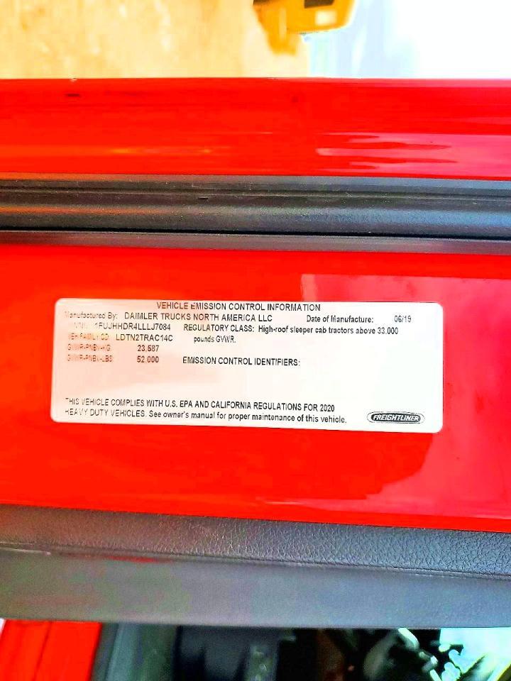 2020 Freightliner Cascadia 126 Semi Truck