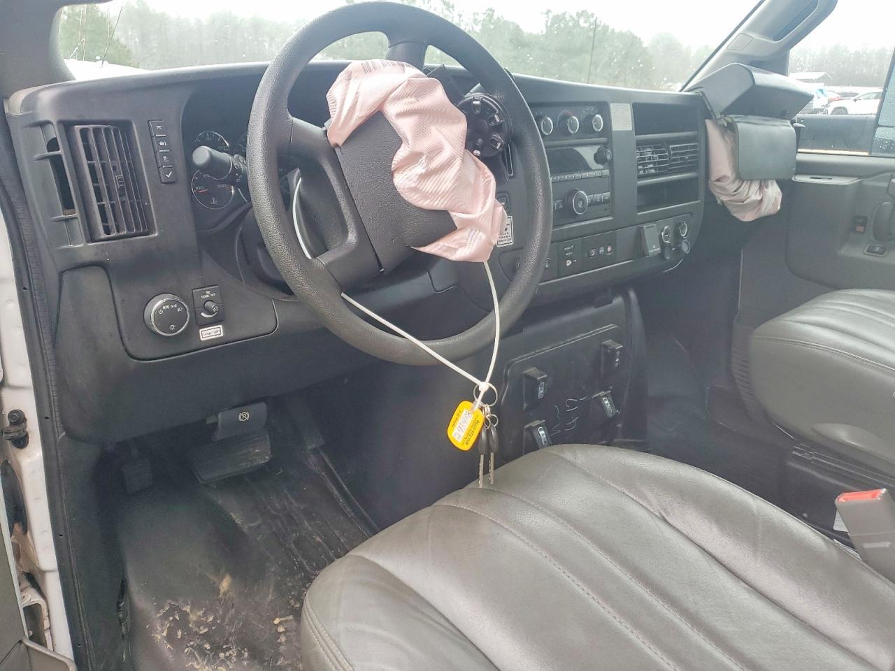 2023 Chevrolet Express G3500 BOX Truck