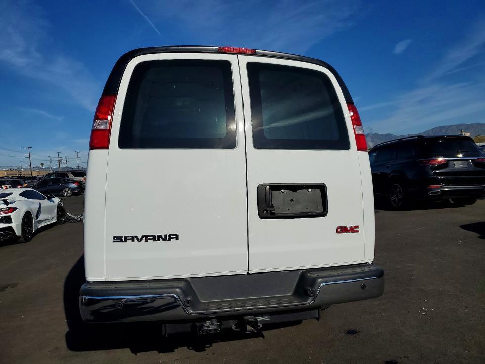2025 GMC Savana G3500 Delivery van