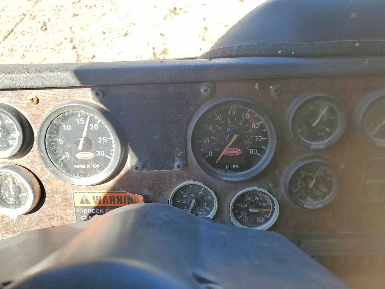2011 Peterbilt Tractor 2011 Peterbilt 320 Refuse Truck